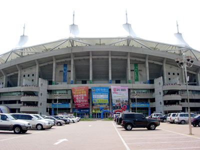 スタジアム正面